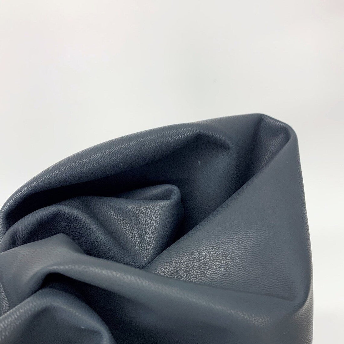 Leather / Goat / Sheep Lamb Skin Thickness : 0.9- 1.1 mm